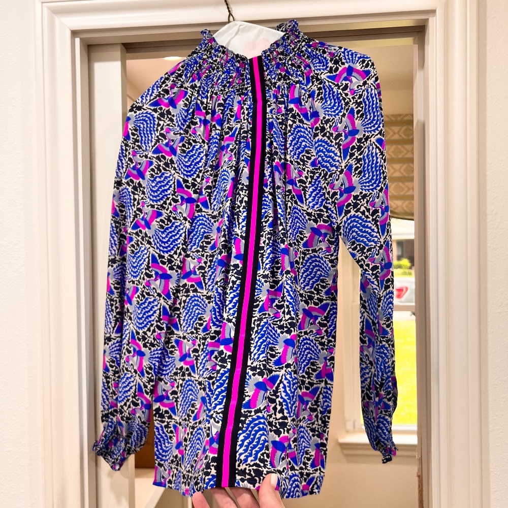 RUNGOLEE Size Small LIKE NEW 100% silk top